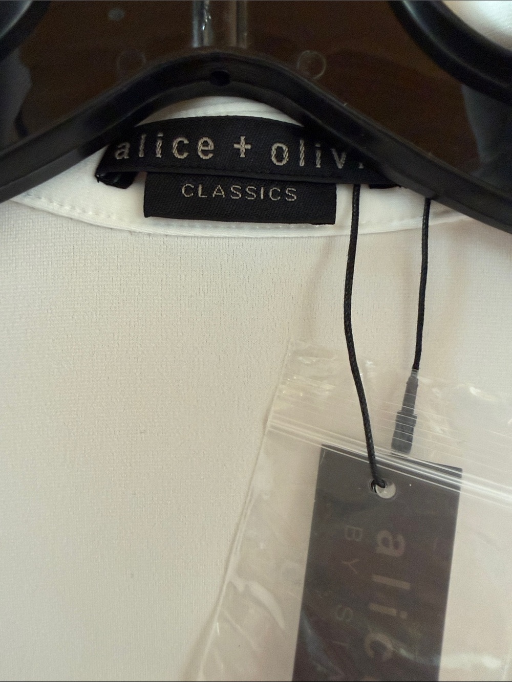 Alice and Olivia FREYA BUTTON DOWN TOP White Color Size Small NWT - Picture 5 of 9